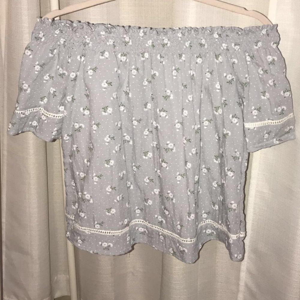 Cute open shoulder shirt